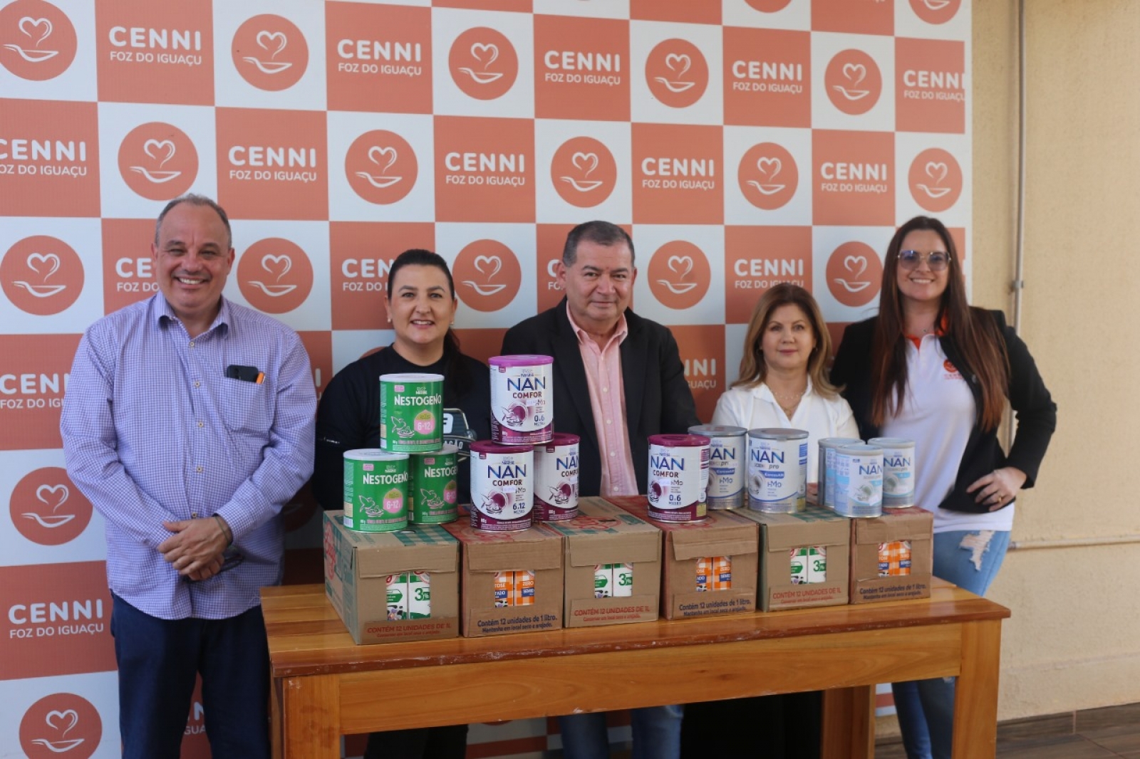 Solidariedade em Ação: AMVA entrega leites ao Centro de Nutrição Infantil